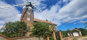 Read more about the article Sheringham, Norfolk: Seaside Charm, Flint Houses & a Windmill